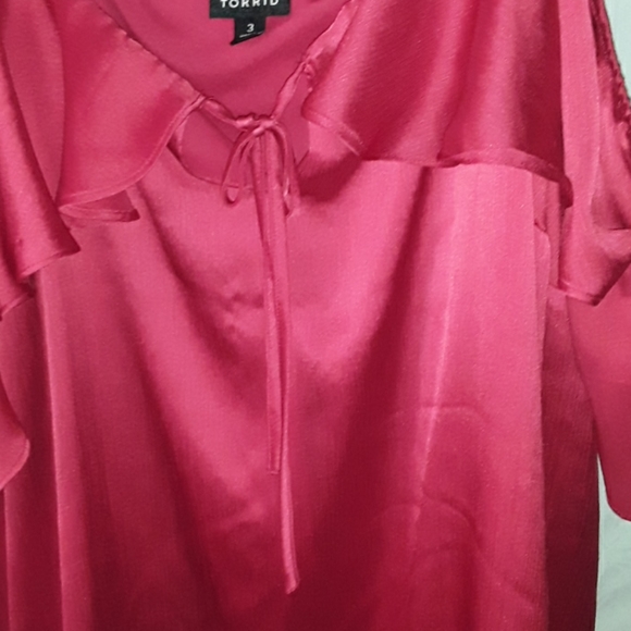 Torrid Open Shoulder Flutter Sleeve Top Size 3 - Picture 3 of 4